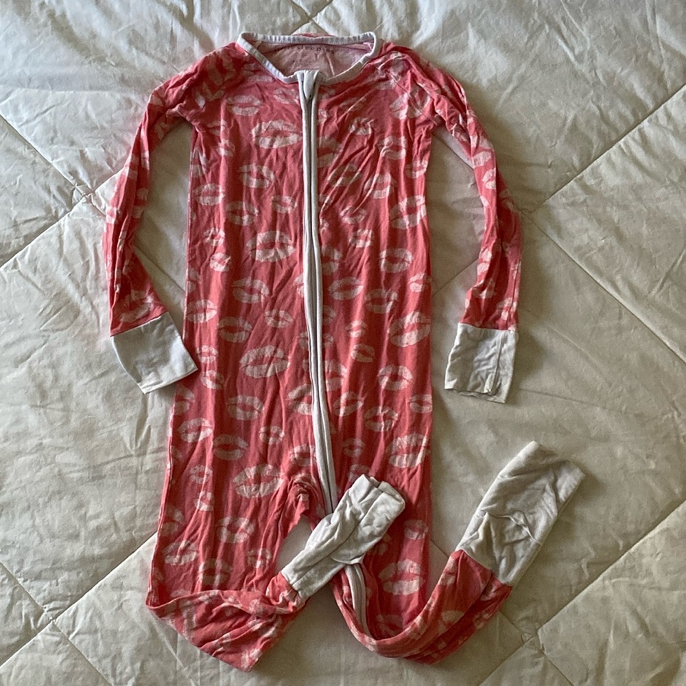Little Sleepies 3T Kiss Smooch pajamas